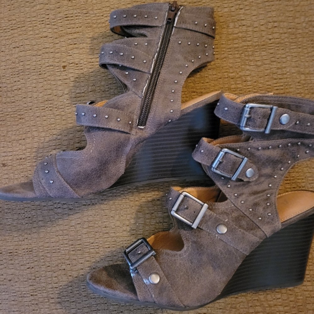 SUGAR strappy wedge 8.5